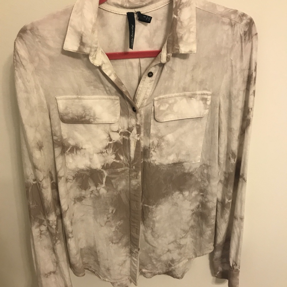 LIKE NEW TAUPE/WHITE TIE DIE BOUTIQUE TOP